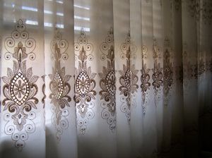 437747_curtains