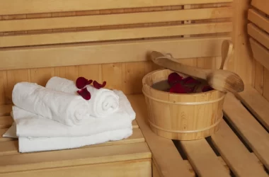 Kompletny przewodnik po wyposażaniu domowej sauny